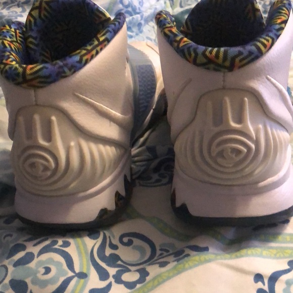 Nike Kyrie 6 "White/Sapphire/Laser Crimson" Grade School Kids' Basketball Shoes - Picture 4 of 8